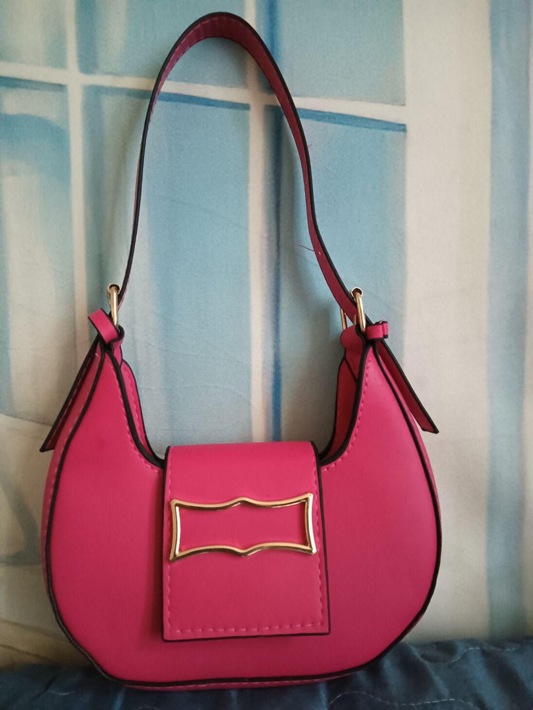 

Сумки сумки женские новые модные универсальные сумки через подмышку полумесяца нишевые легкие роскошные сумки на плечо маленькие сумки розы красного