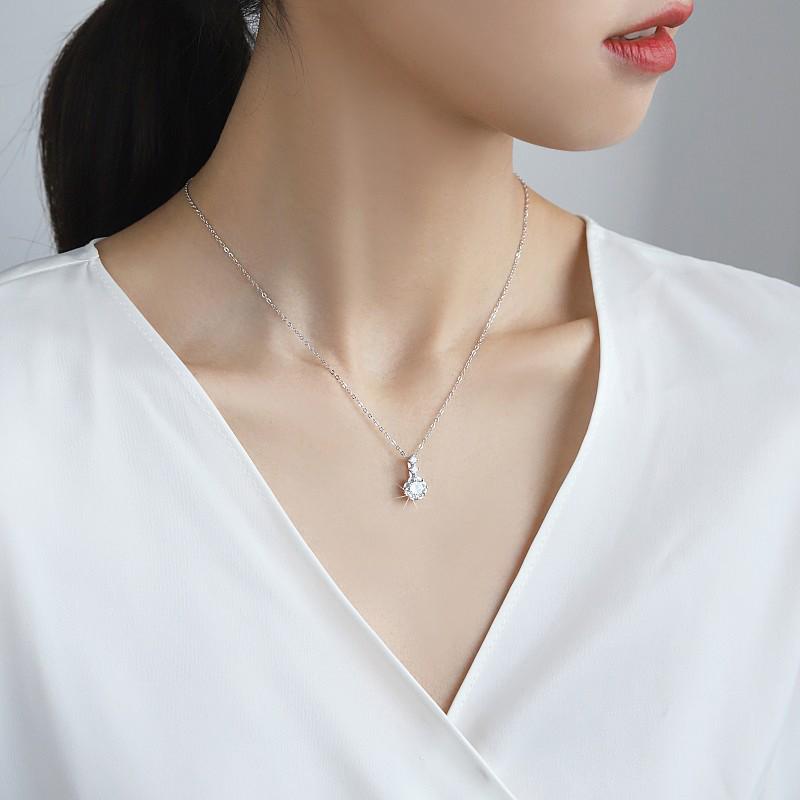 Sterling Silver Simulated Moissanite Snowflake Pendant Necklace for Women - Elegant Fashion Jewelry
