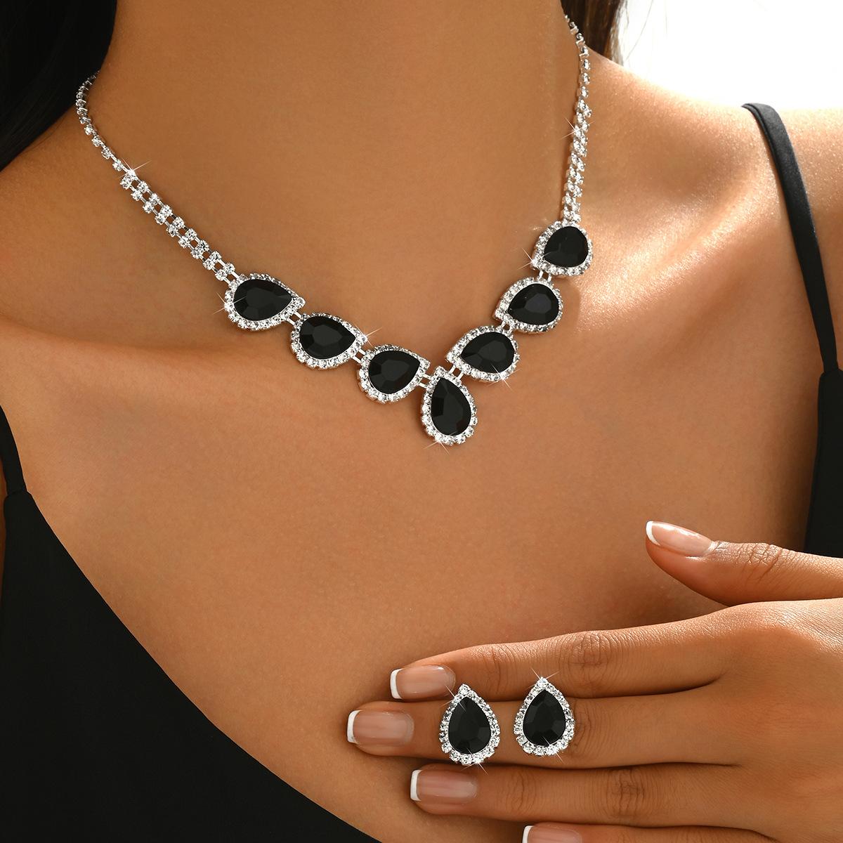

Round Crystal Necklace, Ladies Diamond Necklace, Alloy Necklace Earrings