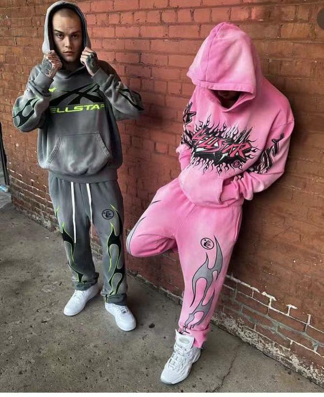 Retro mikina Hellstars s ručně malovaným graffiti - Trendy design s odlupující se barvou a barvením blátem