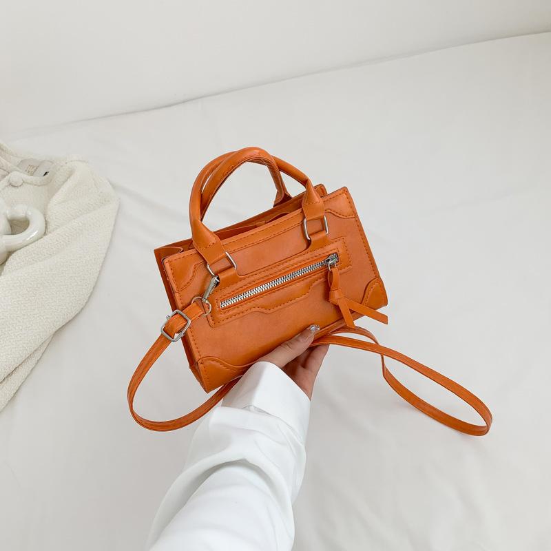 

Зарубежный стиль, простой и модный, популярные сумки этого года, мини-маленькие сумки, женские летние 2025, корейская версия маленьких квадратных сумок через плечо оранжевый