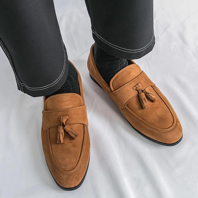 Fashion Mens Tassels Loafers Comfortable Suede Shoes Men Leather Low-heel Wedding Moccasins British Style Non-Slip Retro Driving Shoes