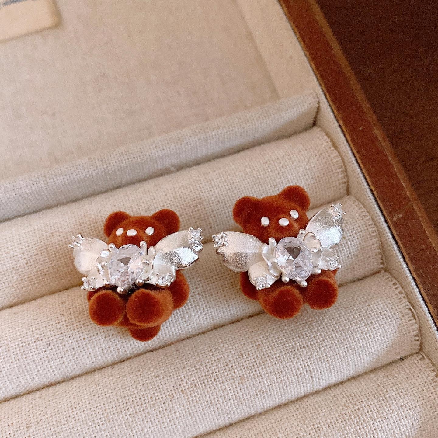Coffee Flocking Wings Bear Jewelry Set Sweet and Delicate Design Stud Earrings Necklace