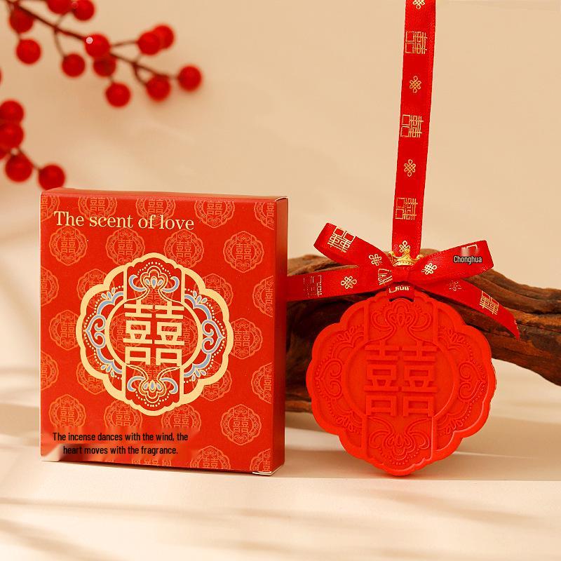 Elegant Chinese Wedding Favors: Bridesmaid Aromatherapy Car Ornaments