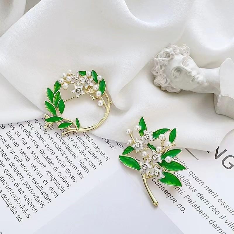 

Rural Summer Gardenia Brooch - Trendy Fashion Accessory for Ladies