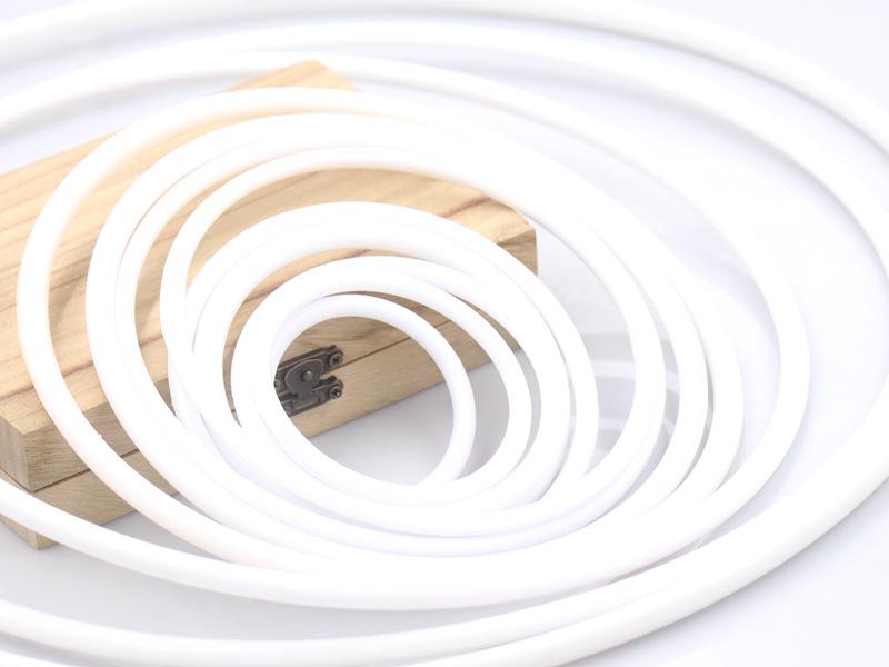 White Round Heart-shaped Plastic Ring for DIY Crafts and Dreamcatchers