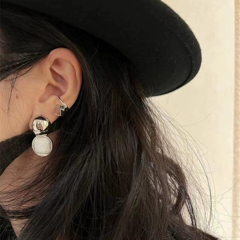 Premium Light Luxury Copper-Plated Platinum Inlaid White Shell S925 Silver Needle Stud Earrings Niche Exquisite Cold Wind Earrings Women