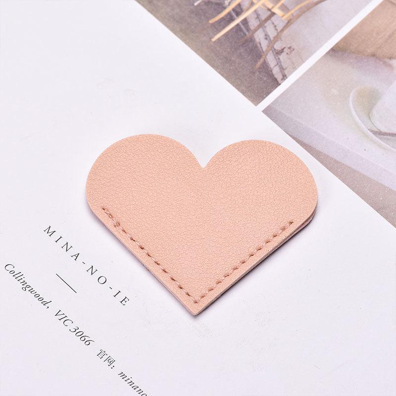 

Heart-Shaped Leather Bookmark Corner Protector - Non-Slip, Moisture-Proof, Portable Reading Tool