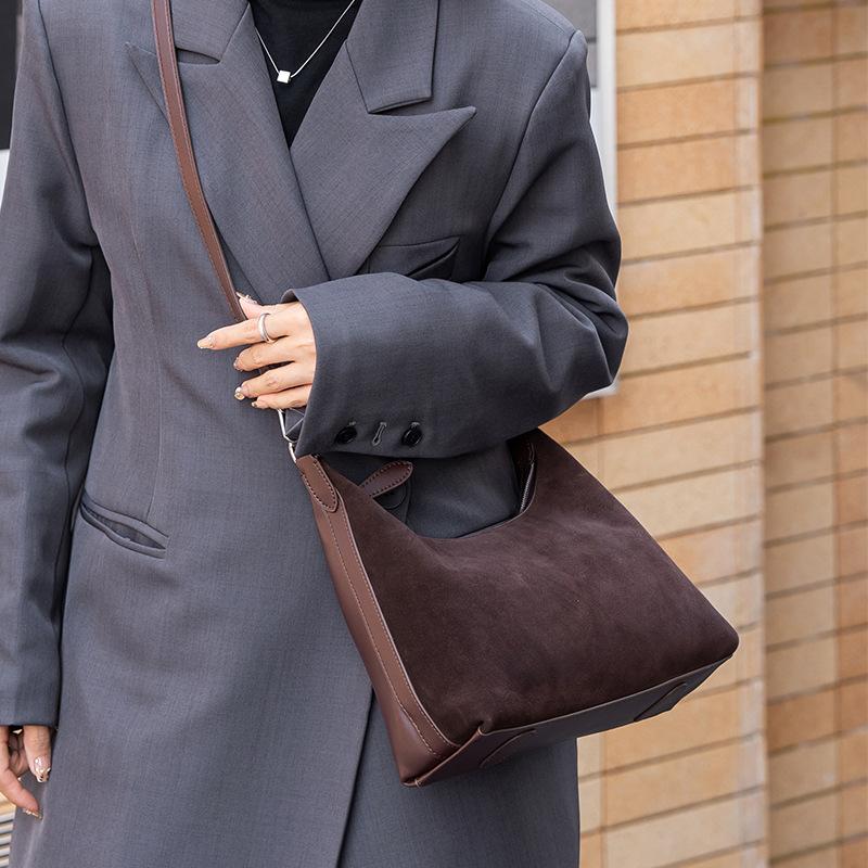 Large Capacity Tote Bag  New High end Matte Cowhide Leather Shoulder Bag  Simple Commuter Underarm Bag