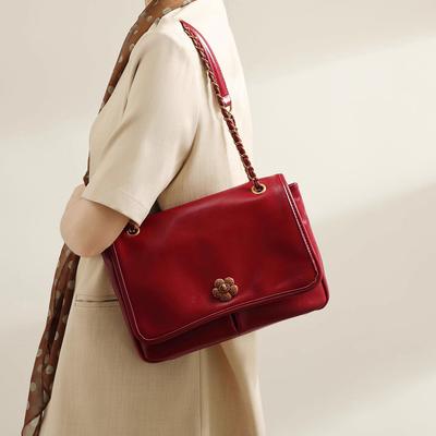 Eine vielseitige Damentasche für den Weg zur Arbeit, Eine Retro und schlichte Umhängetasche mit Kette, Eine leichte Luxus-Hand-Schultertasche für Damen