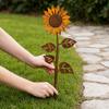 Rusty Flowers Garden Stake, Distressed Metal Flower Yard Art Stake, Retro 2D Flowers Decoration for Yard Lawn Flower Bed