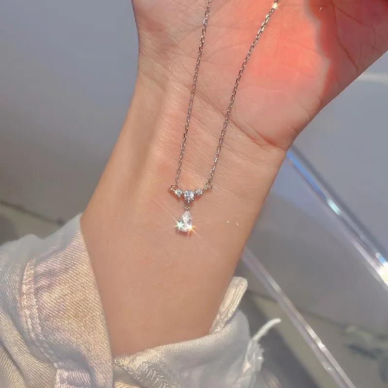 

Shining Water Diamond Necklace Female Simple Sparkling Rhinestone Necklaces Outdoor Photography Decorative Pendant Necklace серебряный