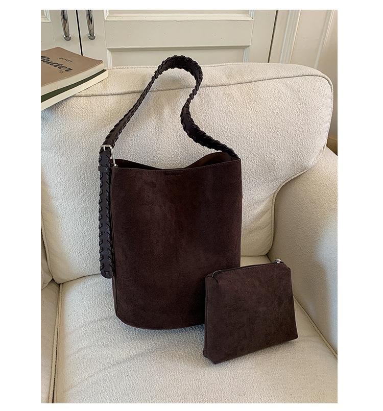 

Casual large-capacity simple shoulder bag 2025 autumn and winter new high-end tote women s bag fashion commuter underarm bag