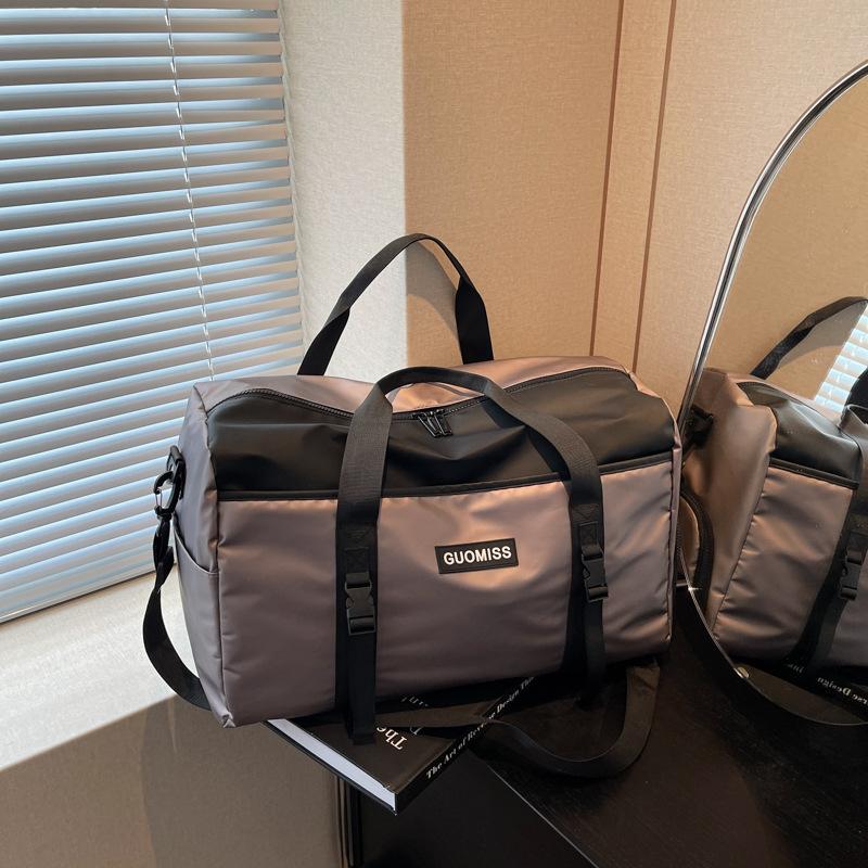 Large Capacity Short Distance Duffle Bag Travel Bag Simple Casual Handbag Men's Light Crossbody Sports Bag Women's Gym Bag