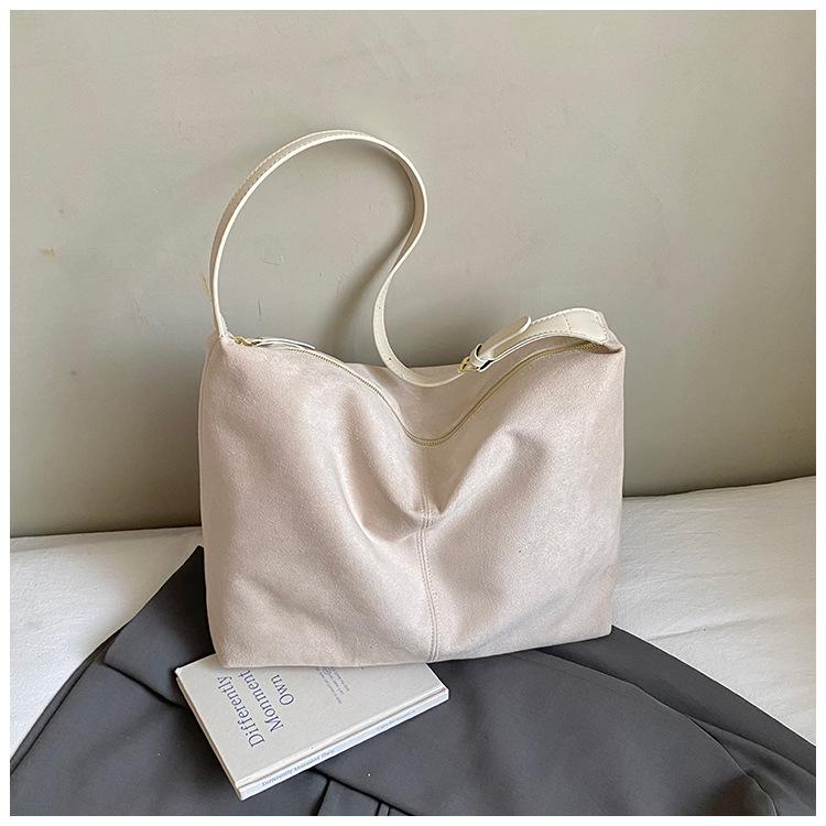 

Korean version retro solid color shoulder bag women s 2025 new large-capacity soft PU shoulder messenger bag underarm tote bag