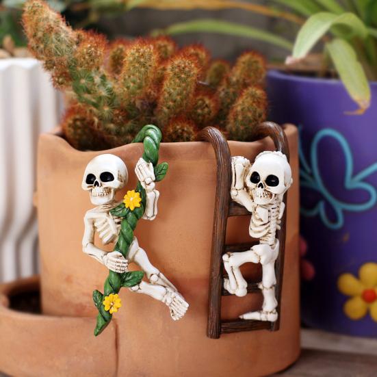 2 Pcs Funny Climbing Skeleton Statues Small Resin Skeleton Planter Hugger for Flowerpot Patio Balcony Porch Yard Lawn Garden Halloween Decor