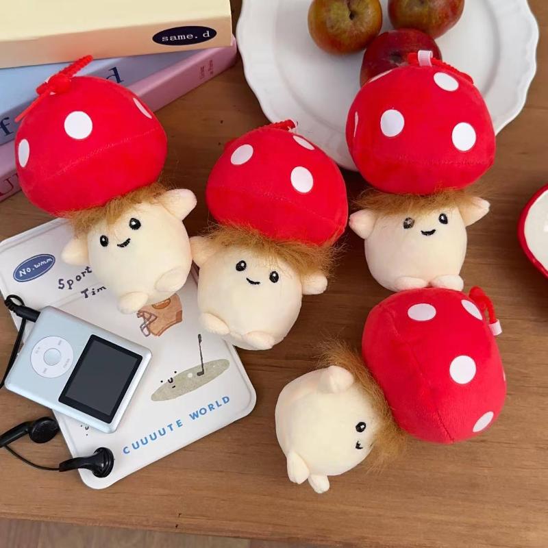 Niedlicher Roter Pilz Plüsch Schlüsselanhänger Cartoon Stoffpuppe Spielzeug Schultaschenanhänger Schöne Hängedekoration für Mädchen Geschenk