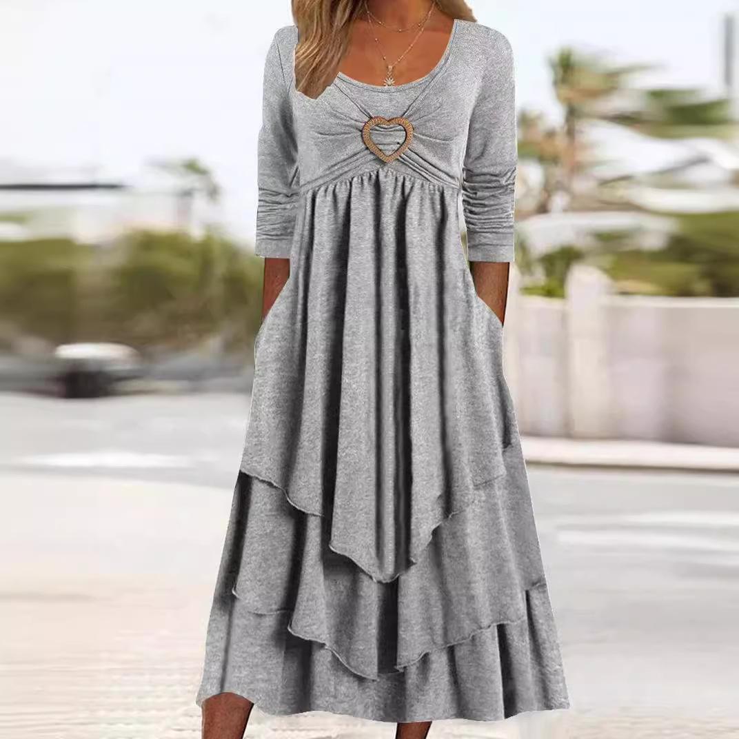 

Женское серое платье с длинным рукавом, деталью в виде пуговиц-сердечек, расклешенным подолом и карманами, повседневное многоярусное платье с оборками S светло-серый