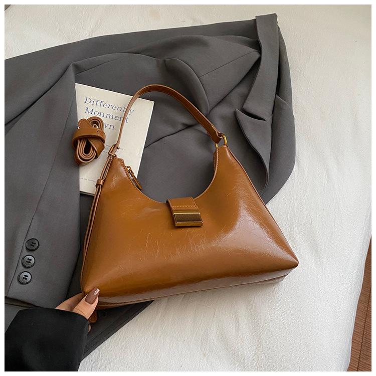 French retro shoulder bag underarm 2025 new foreign style texture solid color handbag European and American retro small square bag