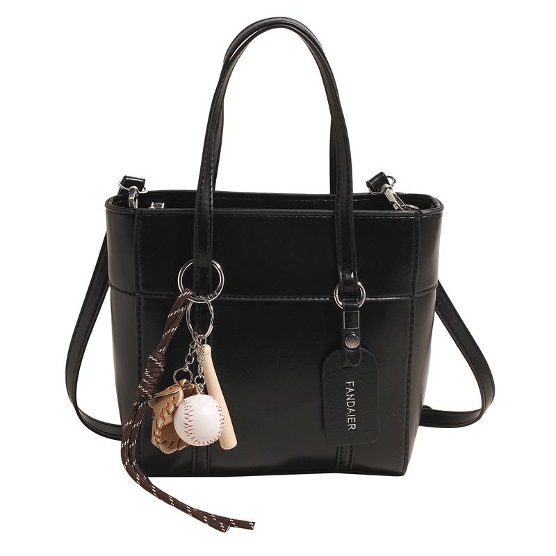 

Autumn and winter new solid color creative niche design shoulder messenger bag temperament commuter small square bag Without pendant чорний