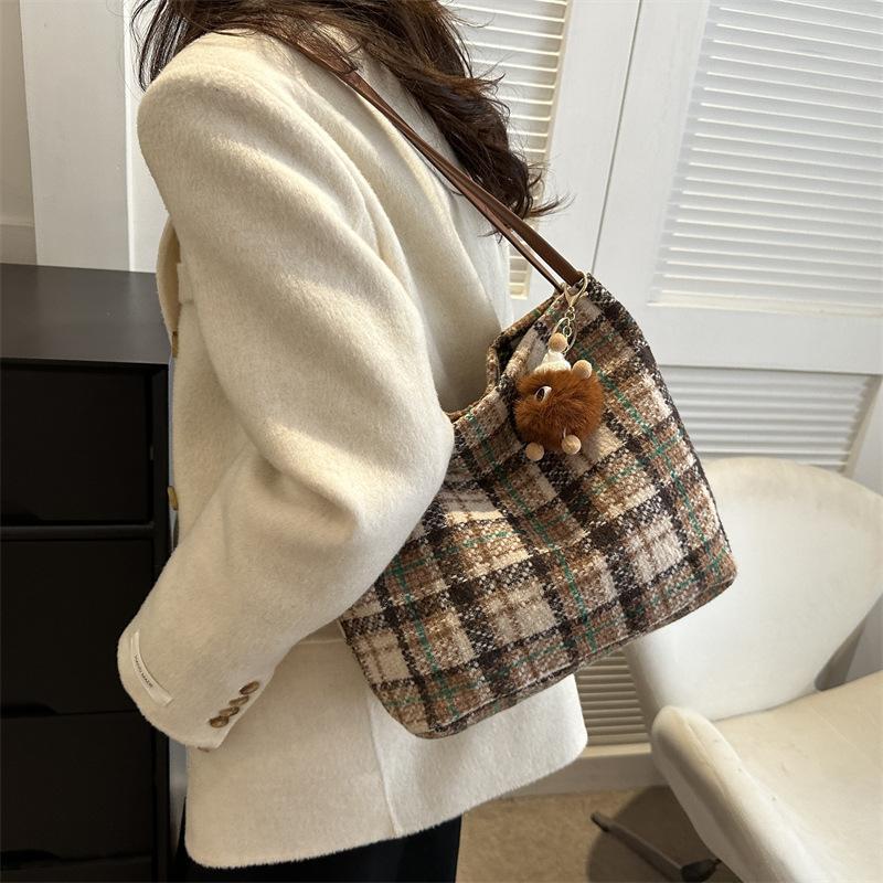 Woolen Plaid Large-capacity Fashion Simple Leisure 2025 Foreign Style Pendant Winter New Korean Version Tote Handbag
