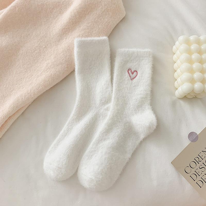 Zhuji Women's Mid-Calf Mink Velvet Heart Jacquard Sleep Socks - Warm & Thick for Autumn/Winter