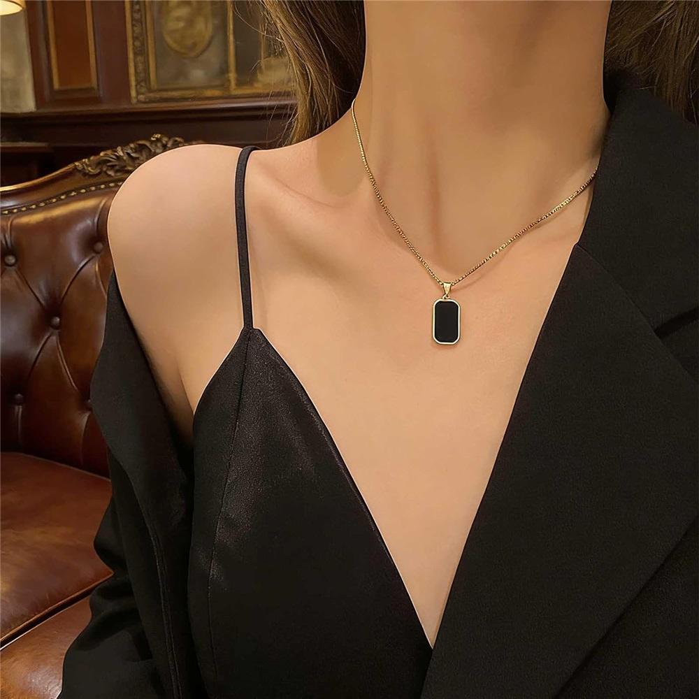 Vintage Square Pendant Necklace Enamel Square Necklace Chain Black Onyx Square Necklace Minimalist Geometric Choker Necklace Jewelry for Women