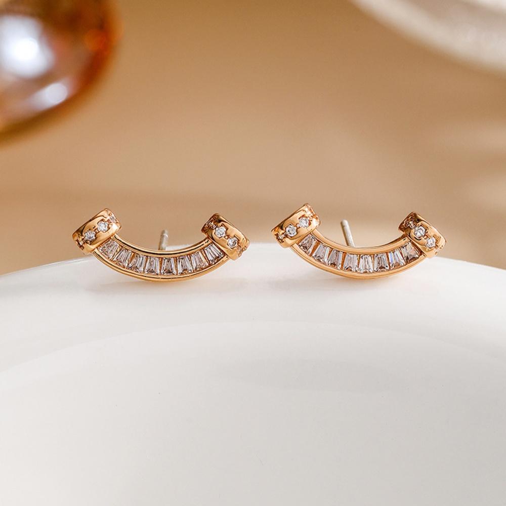 

Серьги-гвоздики из серебра 925 пробы с цирконовой улыбкой, легкие, роскошные, темпераментные золотой