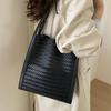 Retro Woven Bag 2025 New Foreign Style Tote Bag High Value Casual Large Capacity Underarm Bun Mother Shoulder Bag