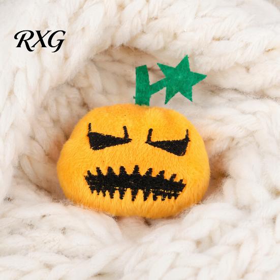 Soft Cat Chew Toy Halloween Pumpkin Toy, Squeaky Stuffed Self-entertainment Plush with Feathers for Indoor Cats