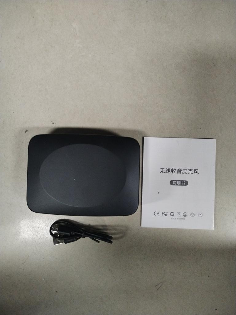 One Trigger Two 2.4G Wireless Microphone System Clip on Microphone for Phone Omnidirectional Mini Lapel Mic Auto