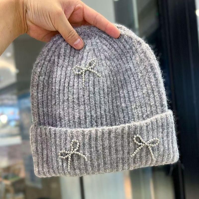 

Вязаная шерстяная шапка с бантом для женщин на осень и зиму, теплая, универсальная, для большого обхвата головы, холодная шапка для студентов Adjustable