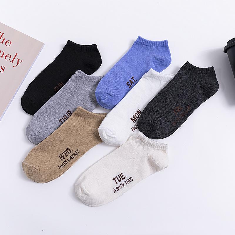 Japanese Retro Colorblock Mid-Calf Men's Socks - Breathable, Odor-Resistant, Sweat-Absorbent for Business In Spring & Autumn.