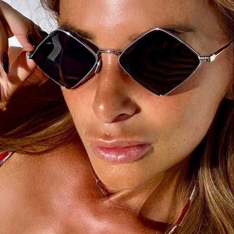 New Y2K Spicy Women Sunglasses Retro Designer Street Photography Cool Summer Casual Eyewear Fashion Trendy