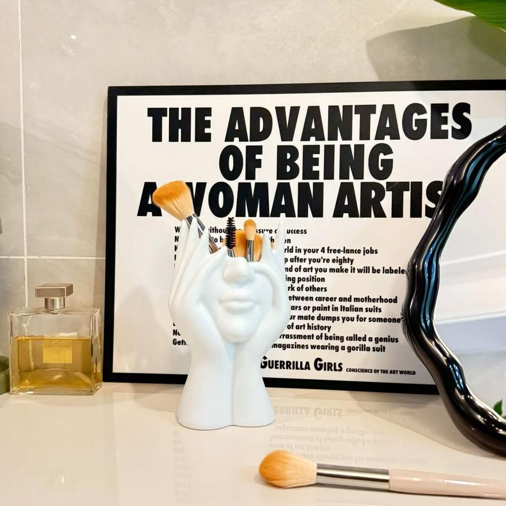 Makeup Brush Holder,Human Face Art Desktop Decoration,Vase,Compatible with Makeup,Eyebrow Pencils,Home Organizer,Plastic Material