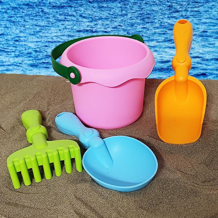 Kids' Sand and Snow Play Set: Shovel, Digging Tools and Beach Toys