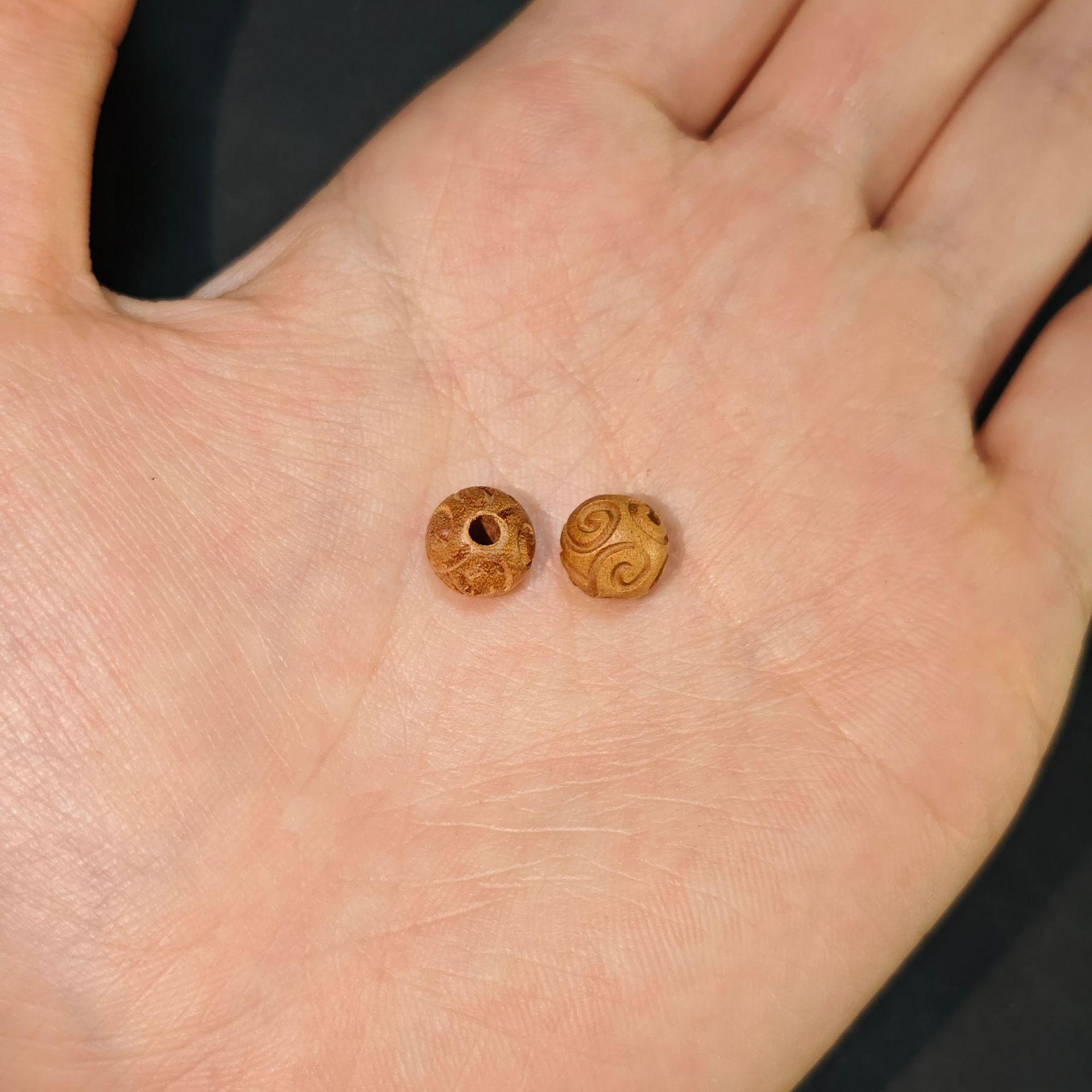 

Браслет из бусин с резьбой по персиковому дереву: Облака и Лотос Peach Wood Exquisite Cloud Bead