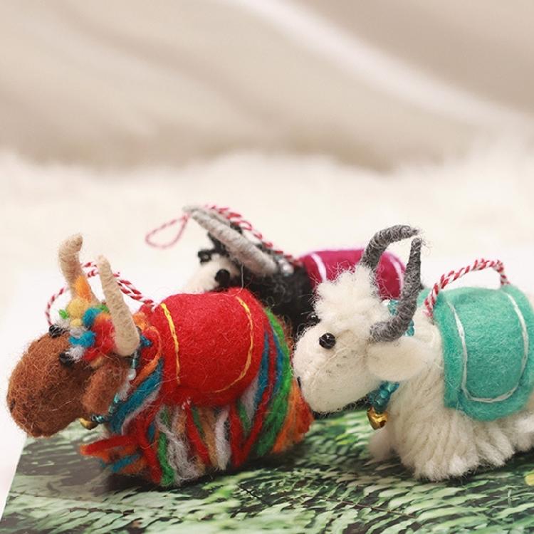 Artistic Yak Shape Figure Pendant Soft Felt Woolen Farm Animal Miniature Hanging Ornament For Gifting Decoration
