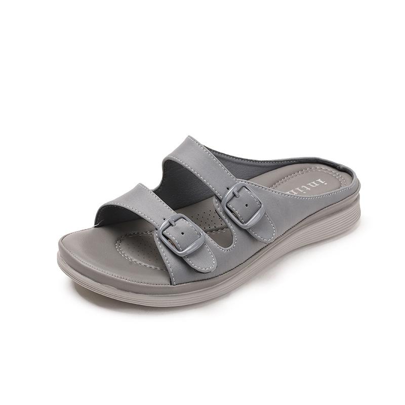 Fashion Rivet Shoes House Slippers Platform Luxury Slides Low Summer Clogs Woman Pantofle Designer Rubber Beach 2025 Fashion Silk TPR Ho