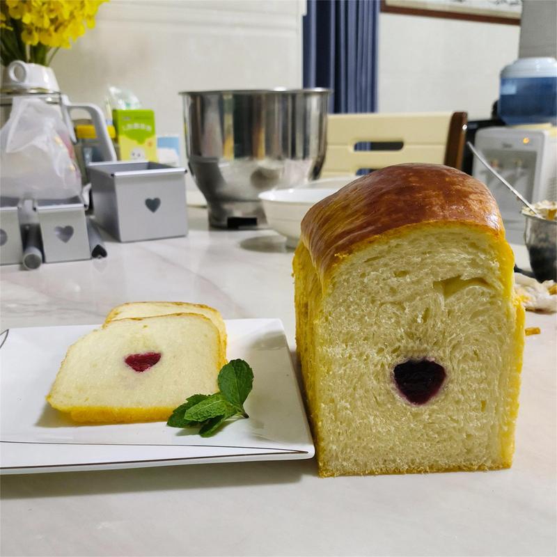 Flowing Heart Cake Mold Bread Baking Pan Non-Stick Loaf Pans Toast Box Alloy Square Heat Resistant Cake Mold With Removable Tube