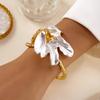 Modisches Weißes Metallblumen-Armreif für Damen Übertriebene Tulpe Goldfarbenes Metall Offener Armreif Mädchen Party Schmuck Zubehör