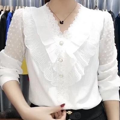 Versatile ed elegante: Maglia leggera a maniche lunghe con colletto in pizzo