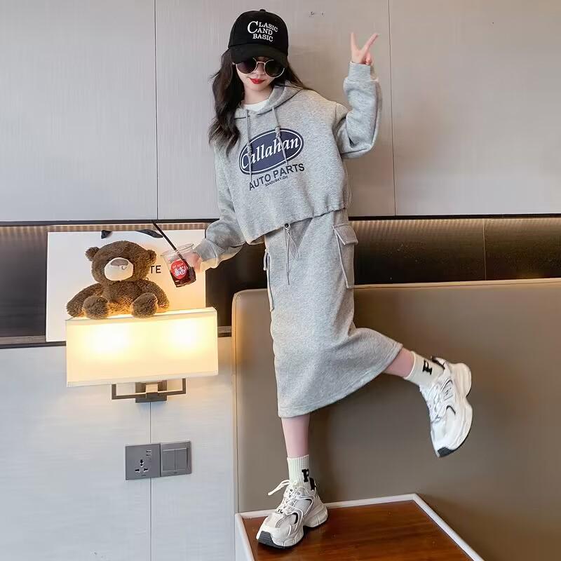 Fustă cu glugă la modă pentru fete - Ținută elegantă de toamnă pentru fete de 12 ani