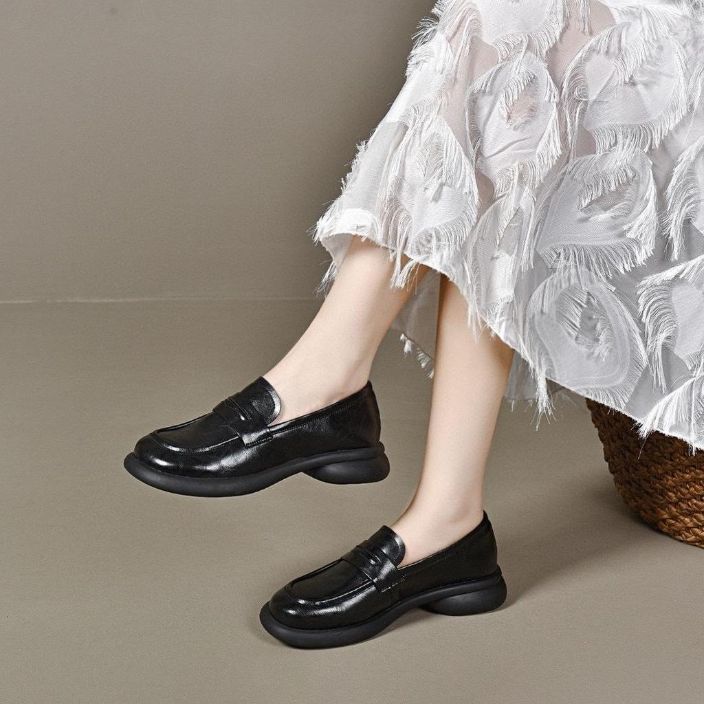 Women's 2024 Autumn Round Toe Slip-On Leather Loafers - Retro British Style, All-Season Flats