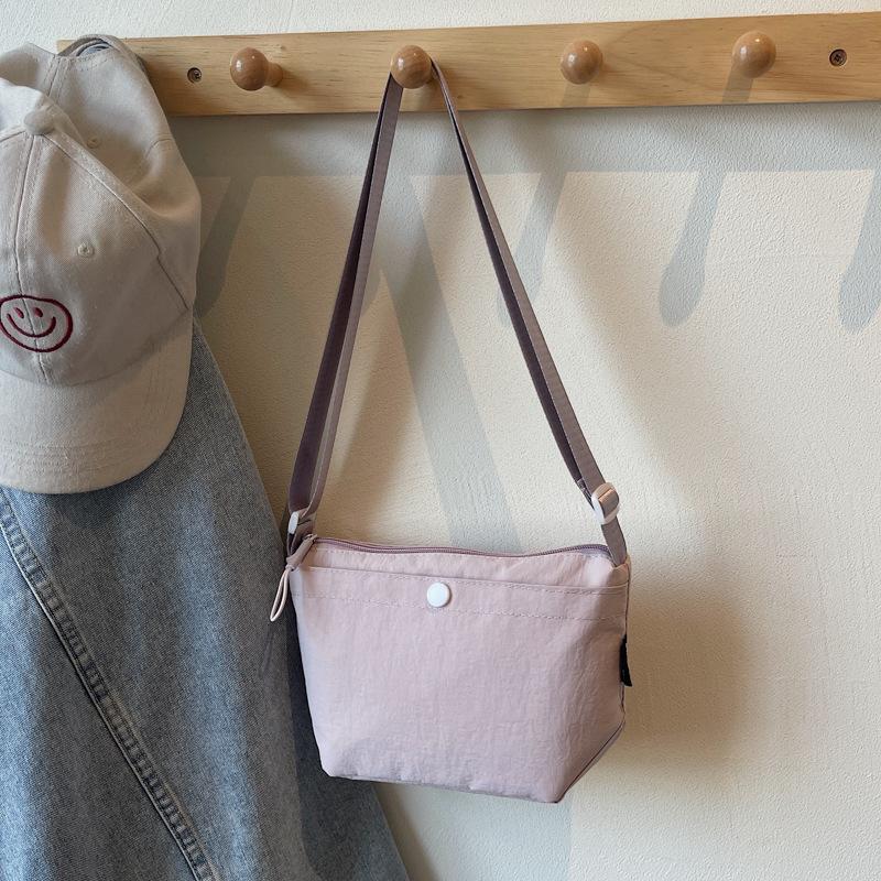 Retro shoulder bag, new small cloth bag, Korean version of commuter canvas bag, mini messenger mobile phone bag, small square bag.