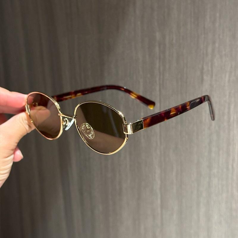 European and American retro-style, vintage-inspired metal oval sunglasses for women, offering sun protection and a sophisticated, Hong Kong-style