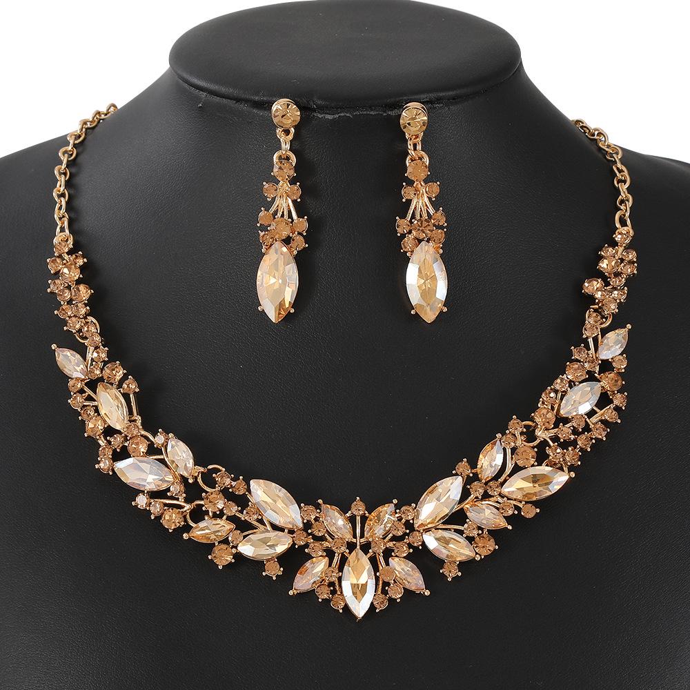 European & American Fashion Crystal Necklace and Earrings Set for Brides