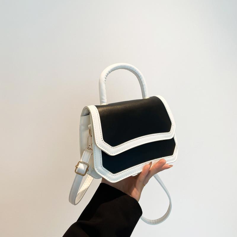 Fashionable Medium Sized Square Handbag For Women With Stylish Pu Material чёрный