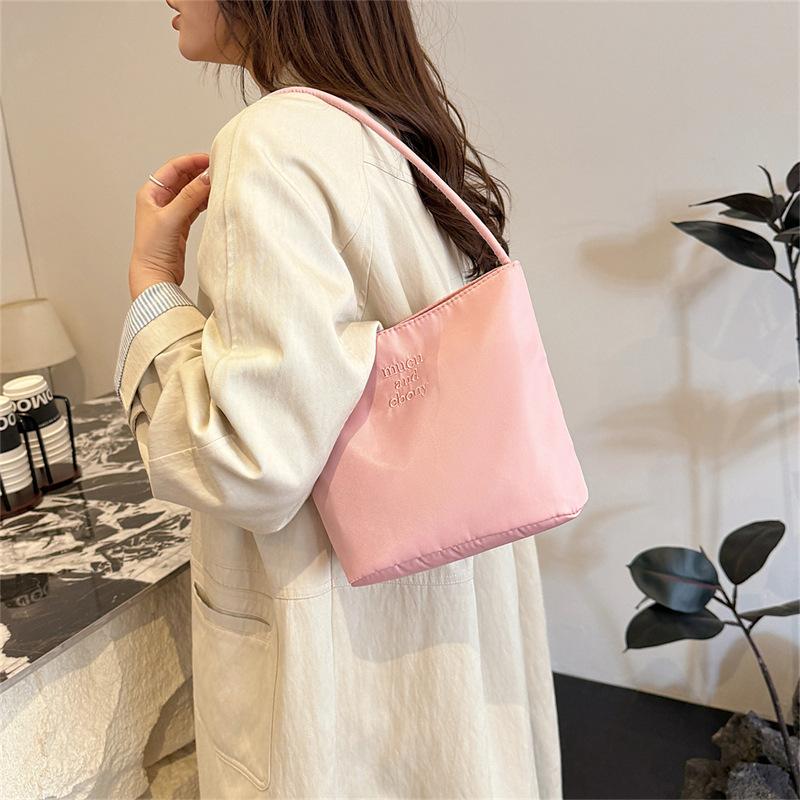 Damen Handtasche mit hoher Kapazität Unterarmhandtasche Schultertasche Wasserdicht Bestickte Buchstaben Unterarmtasche Tragetaschen