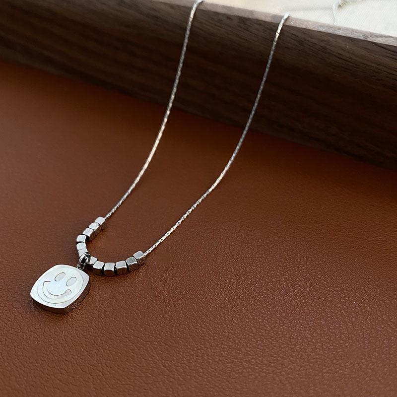 

Летний тренд Ожерелье-ракушка со смайликом - Титановая сталь, Не выцветающее, Легкая роскошь, Простая и универсальная цепочка на ключицу для женщин